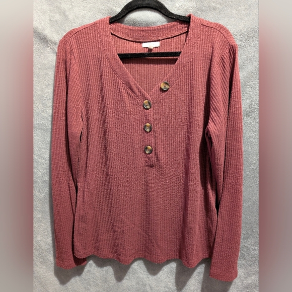 Maurice's top - Picture 1 of 4